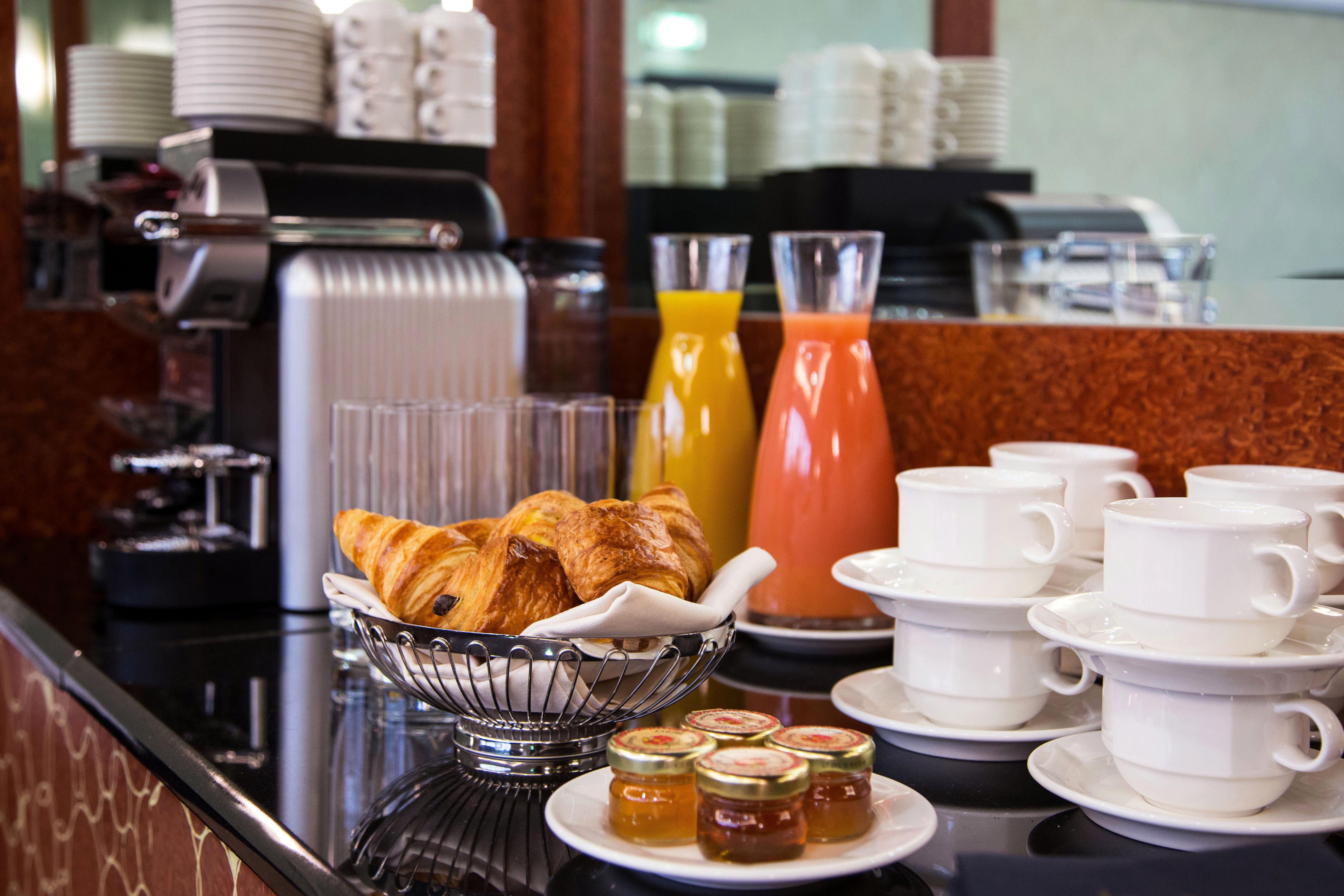 L'Hotel Du Collectionneur Paryż Zewnętrze zdjęcie A typical breakfast buffet