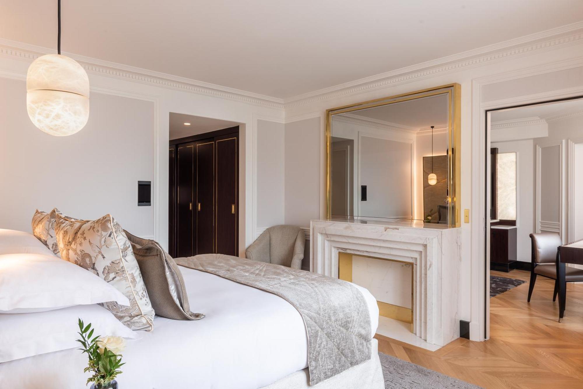 L'Hotel Du Collectionneur Paryż Zewnętrze zdjęcie A bedroom at The London West End